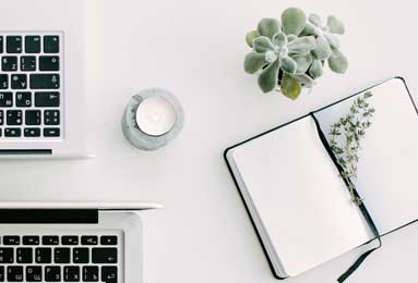 NBA焦点战：骑士队力克猛龙，季后赛席位争夺战激烈对决